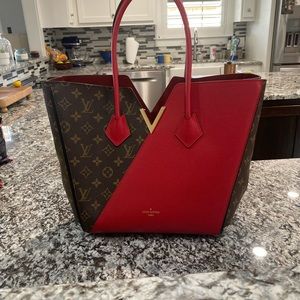Almost new hardly used Louis Vuitton Kinomo Handbag.